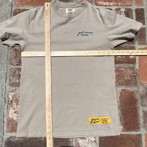 YESTERDAY IS DEAD FLOWER SHOP TEE OATMEAL/NAVY. SIZE S. - Picture 9 of 12